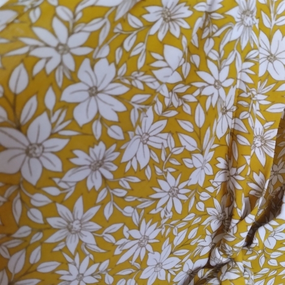 Cynthia Steffe Mustard Yellow and White Bow Sleeveless Blouse Size Medium - Picture 8 of 11